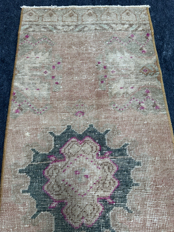 Turkish Yastik Rug 1'5" x 3'7" #24069