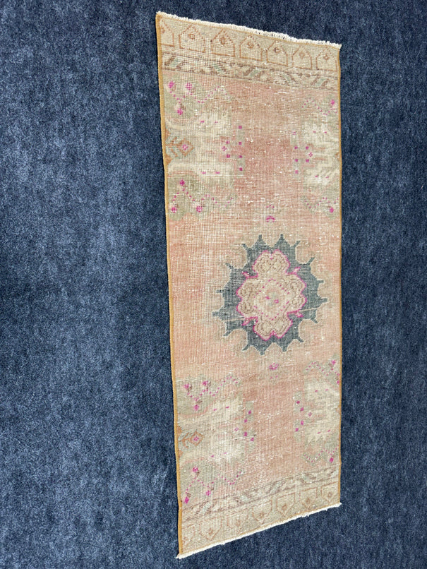 Turkish Yastik Rug 1'5" x 3'7" #24069