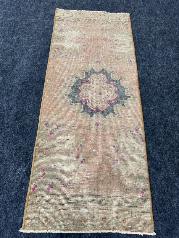Turkish Yastik Rug 1'5" x 3'7" #24069