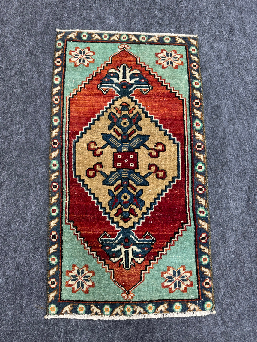 Turkish Yastik Rug 1'6" x 2'7" #24071