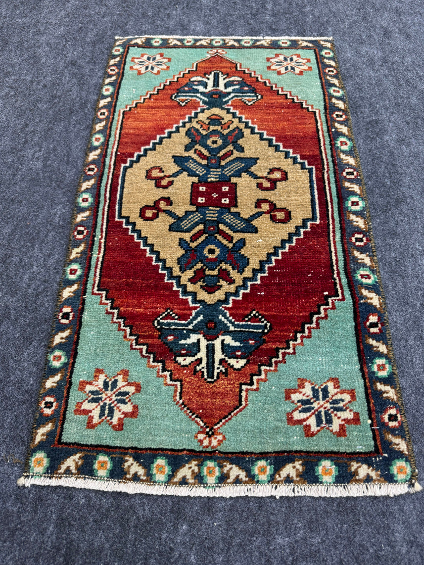 Turkish Yastik Rug 1'6" x 2'7" #24071