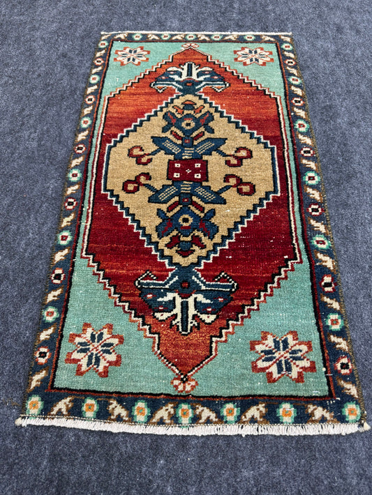 Turkish Yastik Rug 1'6" x 2'7" #24071