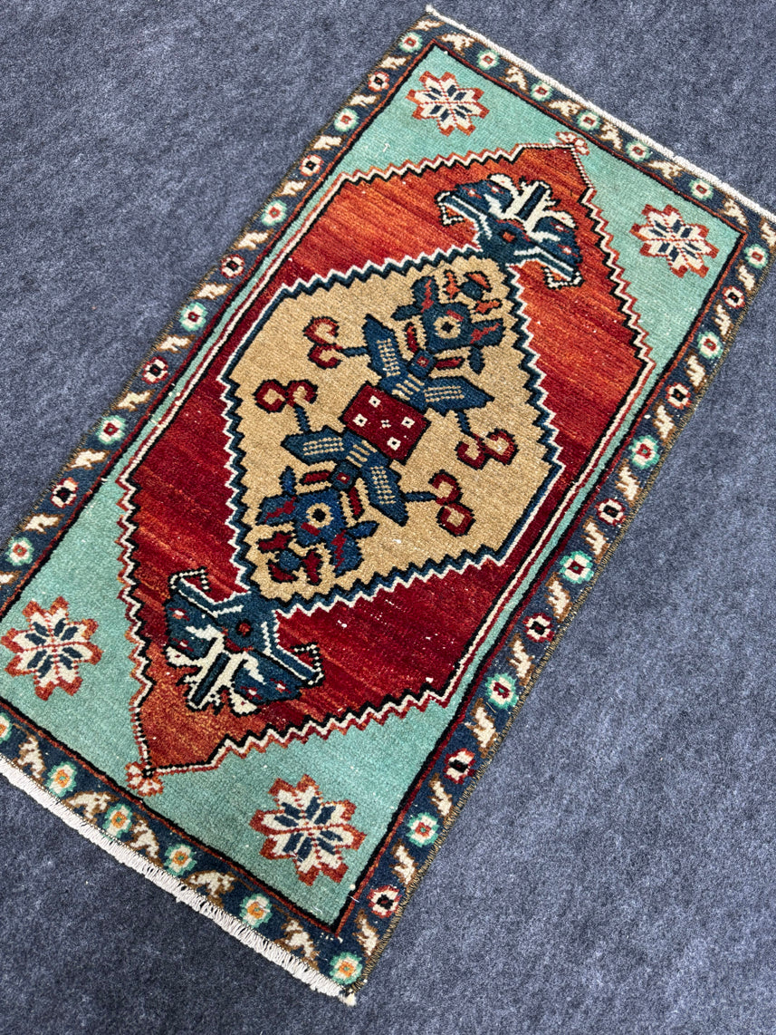 Turkish Yastik Rug 1'6" x 2'7" #24071