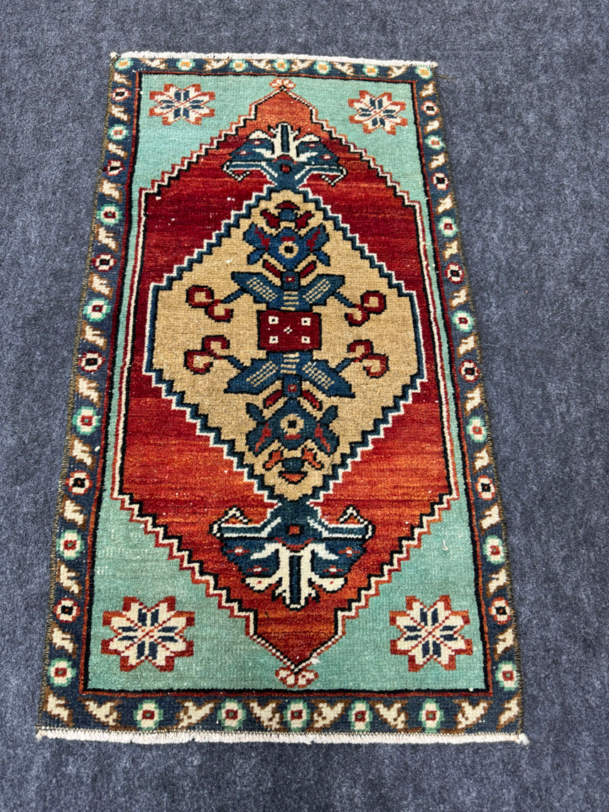 Turkish Yastik Rug 1'6" x 2'7" #24071