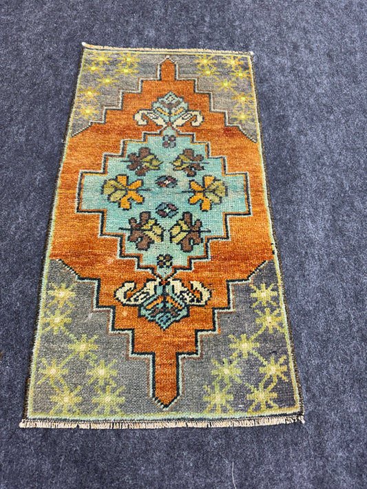 Turkish Yastik Rug 1'5" x 2'9" #24067