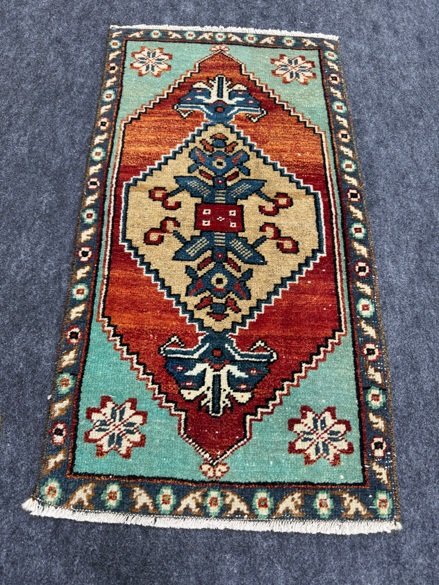 Turkish Yastik Rug 1'6" x 2'9" #24065