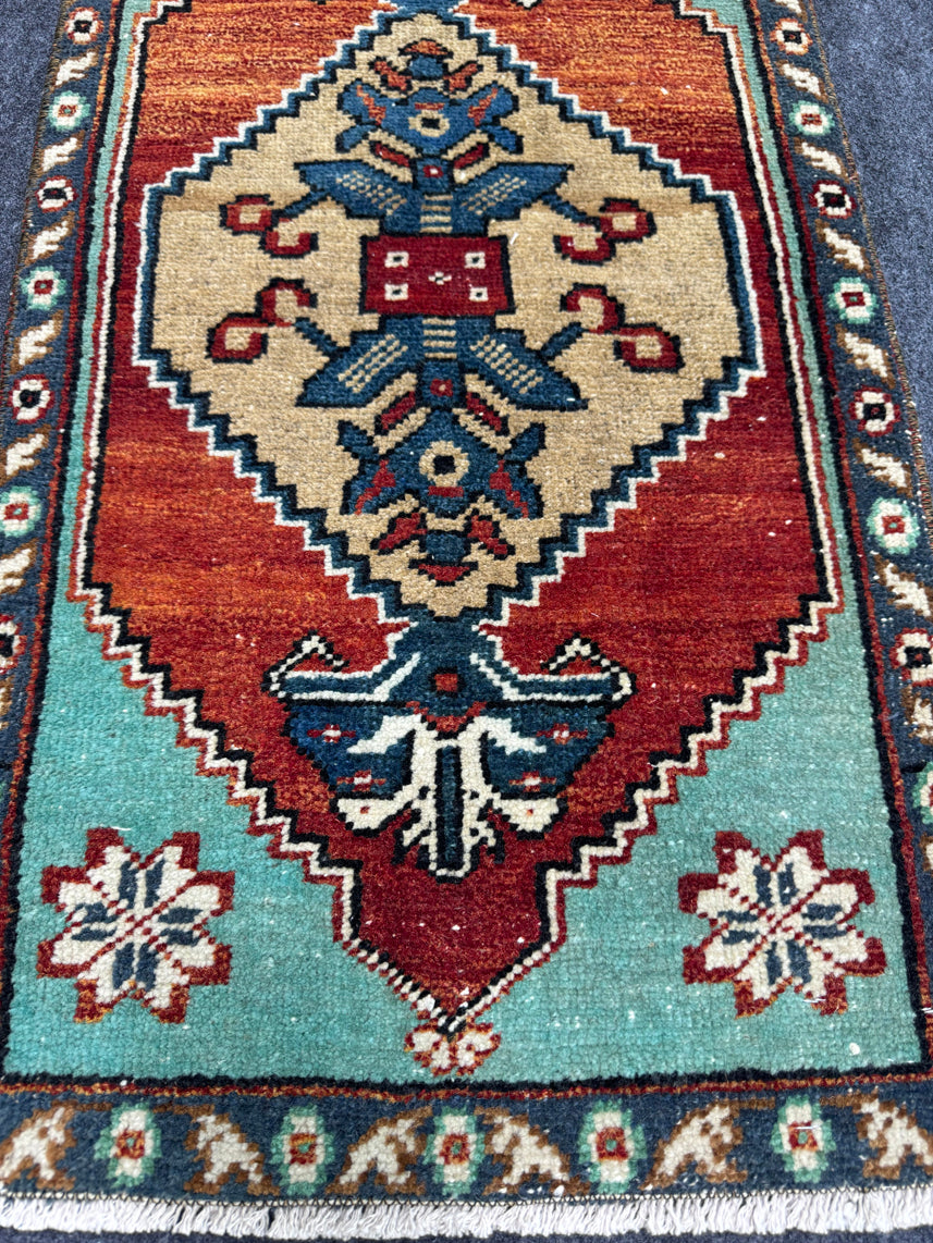 Turkish Yastik Rug 1'6" x 2'9" #24065