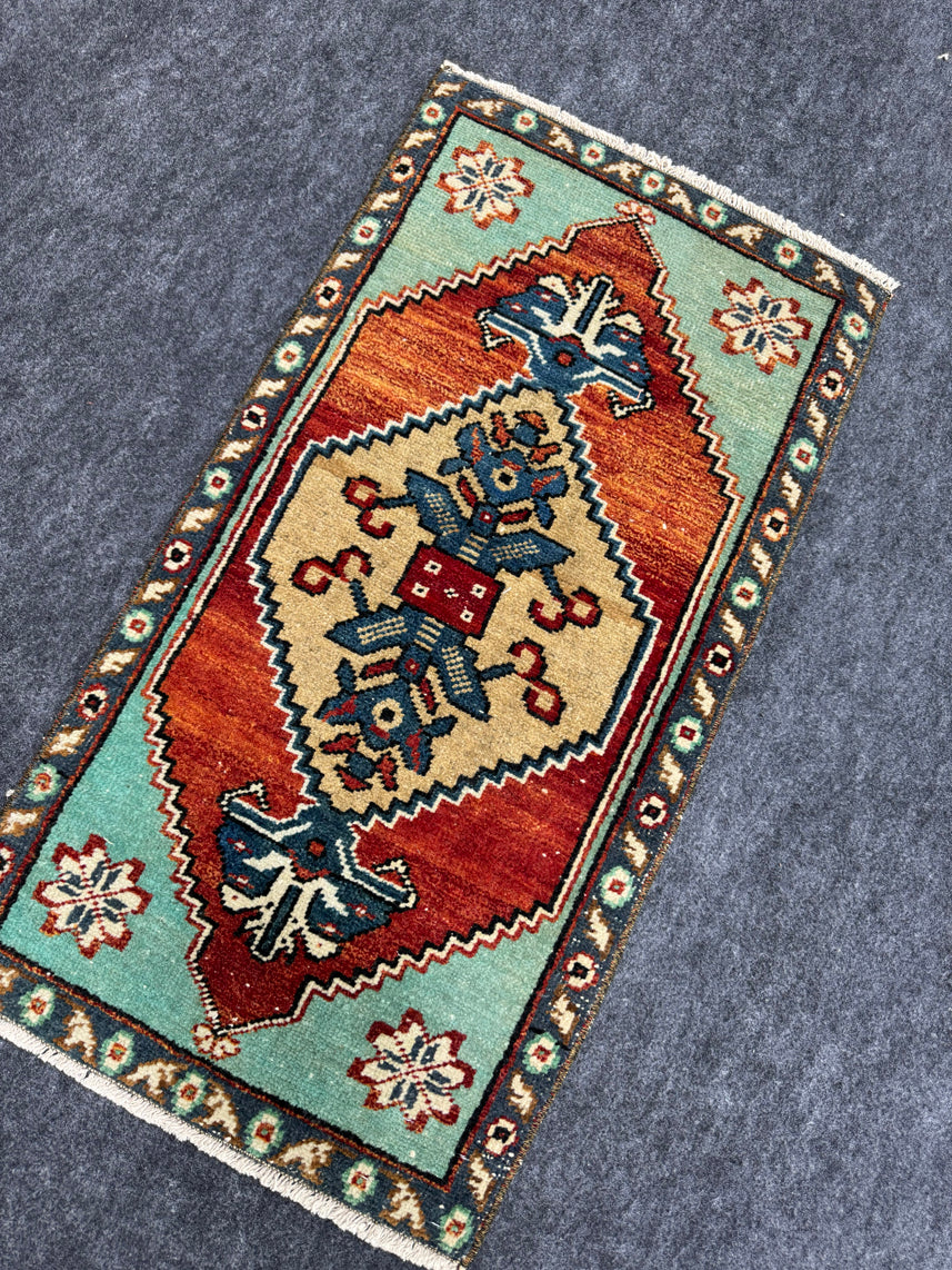 Turkish Yastik Rug 1'6" x 2'9" #24065