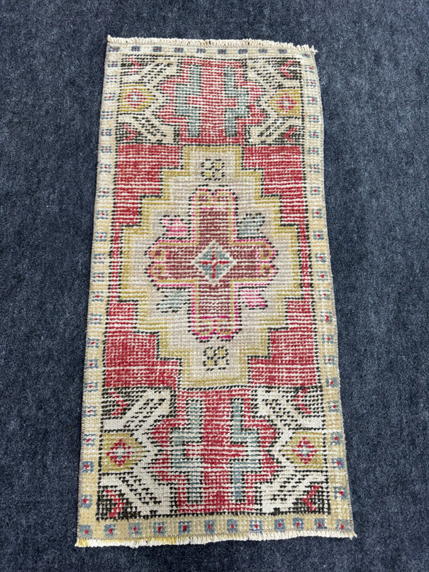 Turkish Yastik Rug 1'5" x 3' #24059