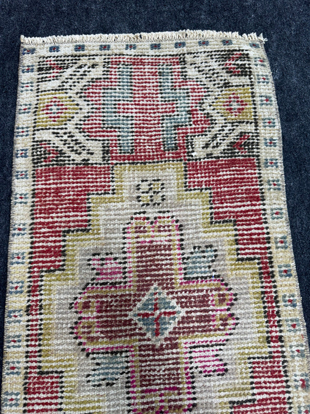 Turkish Yastik Rug 1'5" x 3' #24059