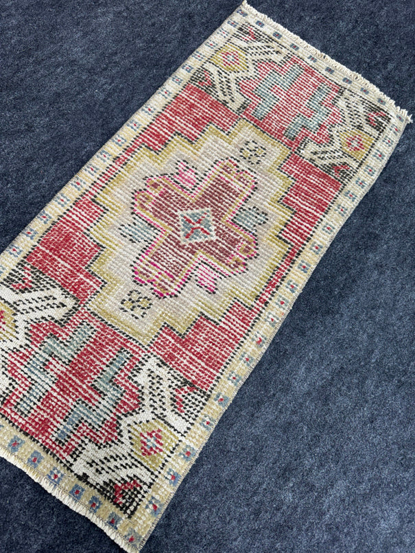 Turkish Yastik Rug 1'5" x 3' #24059