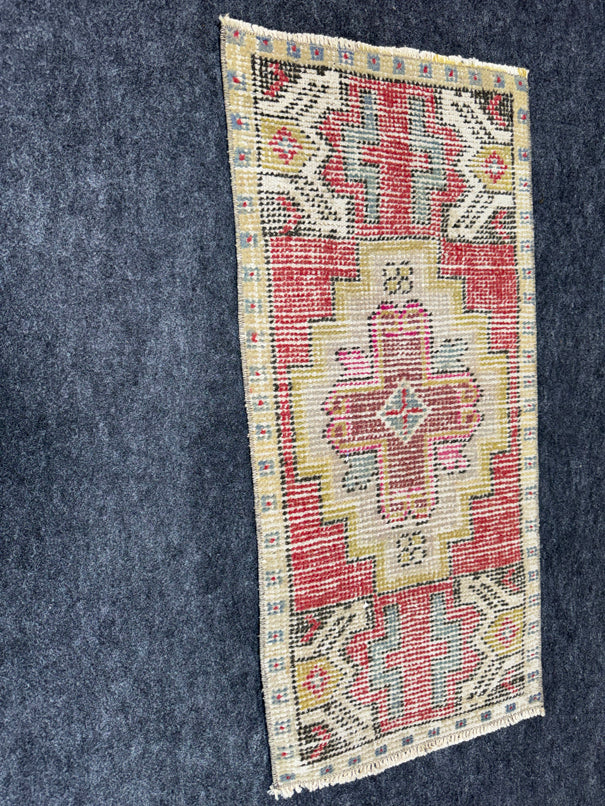 Turkish Yastik Rug 1'5" x 3' #24059