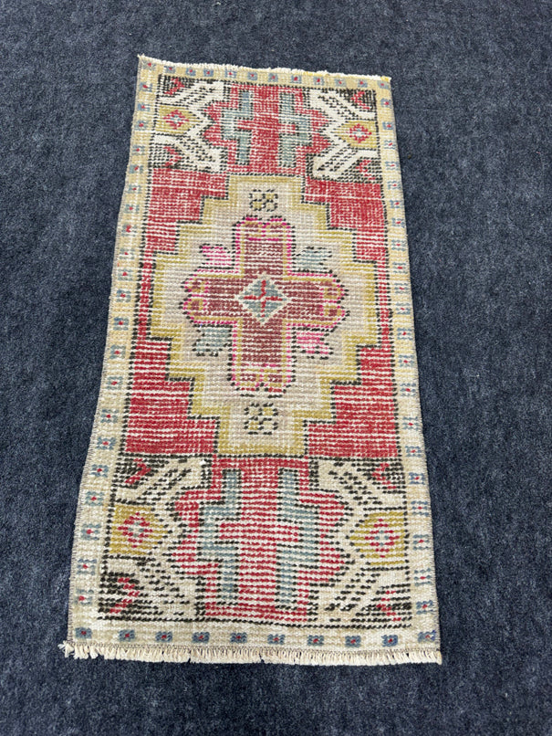 Turkish Yastik Rug 1'5" x 3' #24059