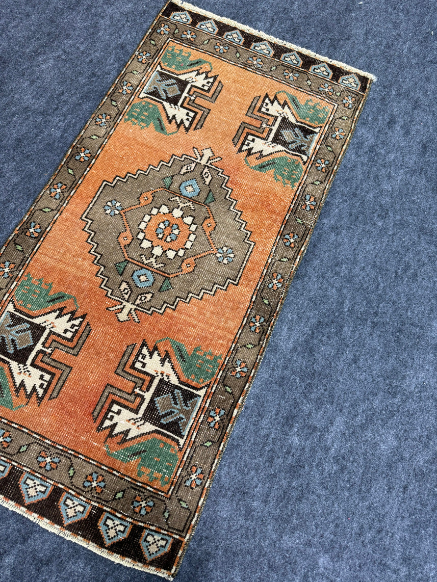 Turkish Yastik Rug 1'9" x 3'7" #24055