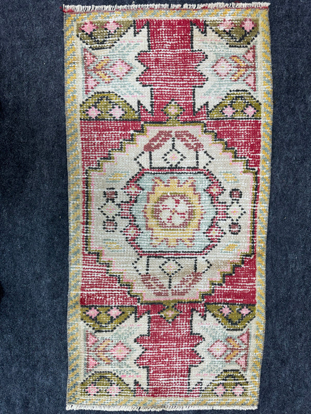 Turkish Yastik Rug 1'7" x 3' #24048