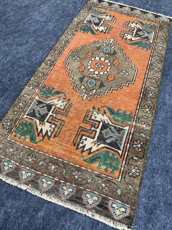 Turkish Yastik Rug 1'7" x 3'4" #24044
