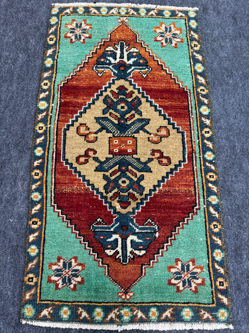 Turkish Yastik Rug 1'6" x 2'9" #24035