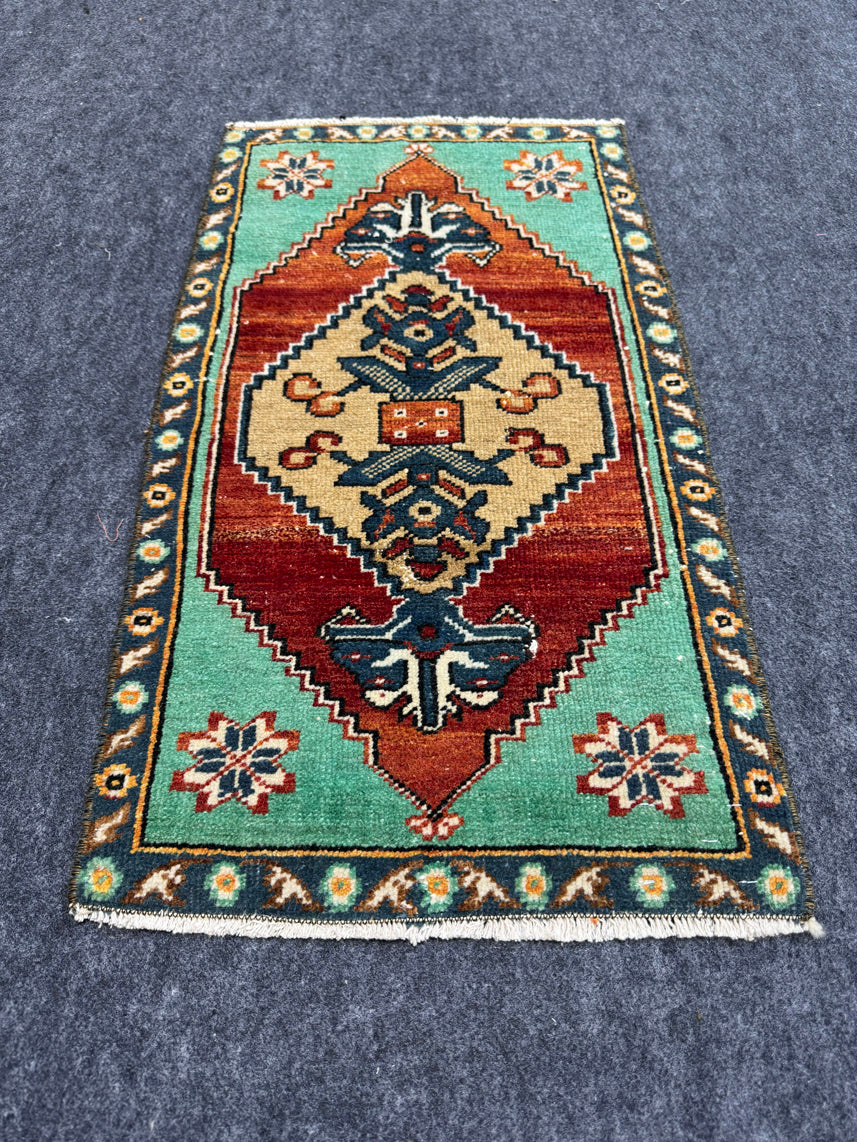 Turkish Yastik Rug 1'6" x 2'9" #24035