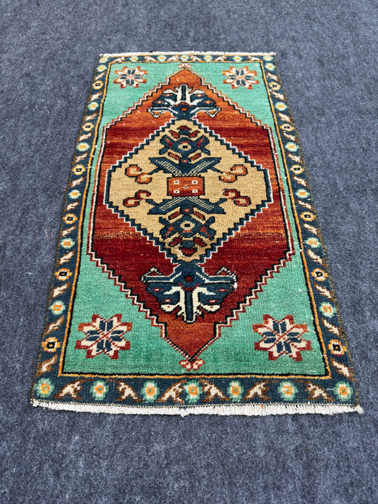 Turkish Yastik Rug 1'6" x 2'9" #24035