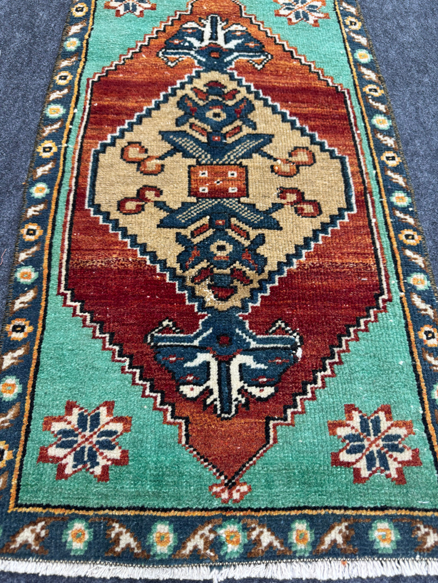 Turkish Yastik Rug 1'6" x 2'9" #24035