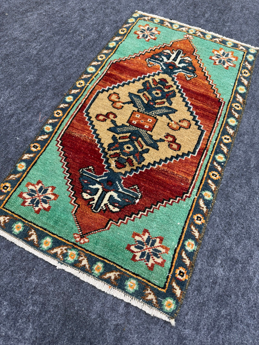Turkish Yastik Rug 1'6" x 2'9" #24035
