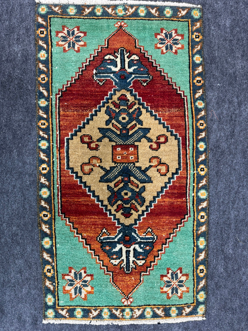 Turkish Yastik Rug 1'6" x 2'9" #24035