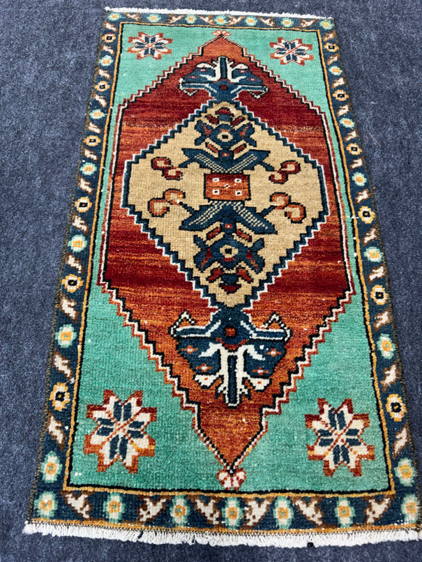 Turkish Yastik Rug 1'6" x 2'9" #24035