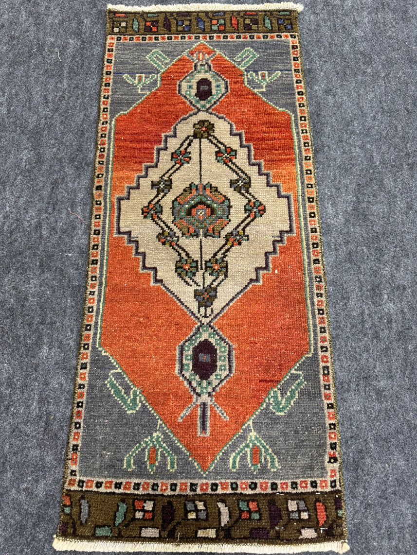 Turkish Yastik Rug 1'3" x 3' #24039