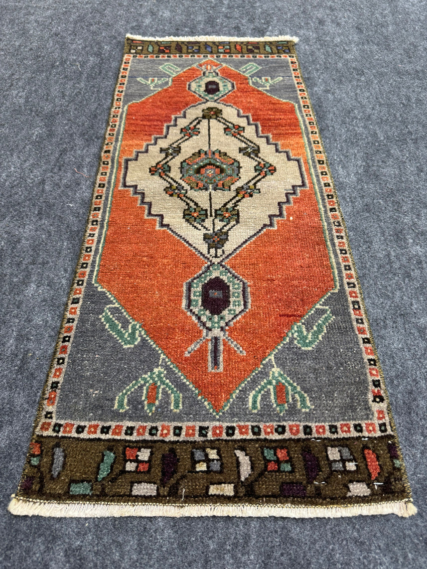 Turkish Yastik Rug 1'3" x 3' #24039