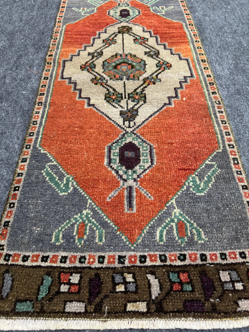Turkish Yastik Rug 1'3" x 3' #24039