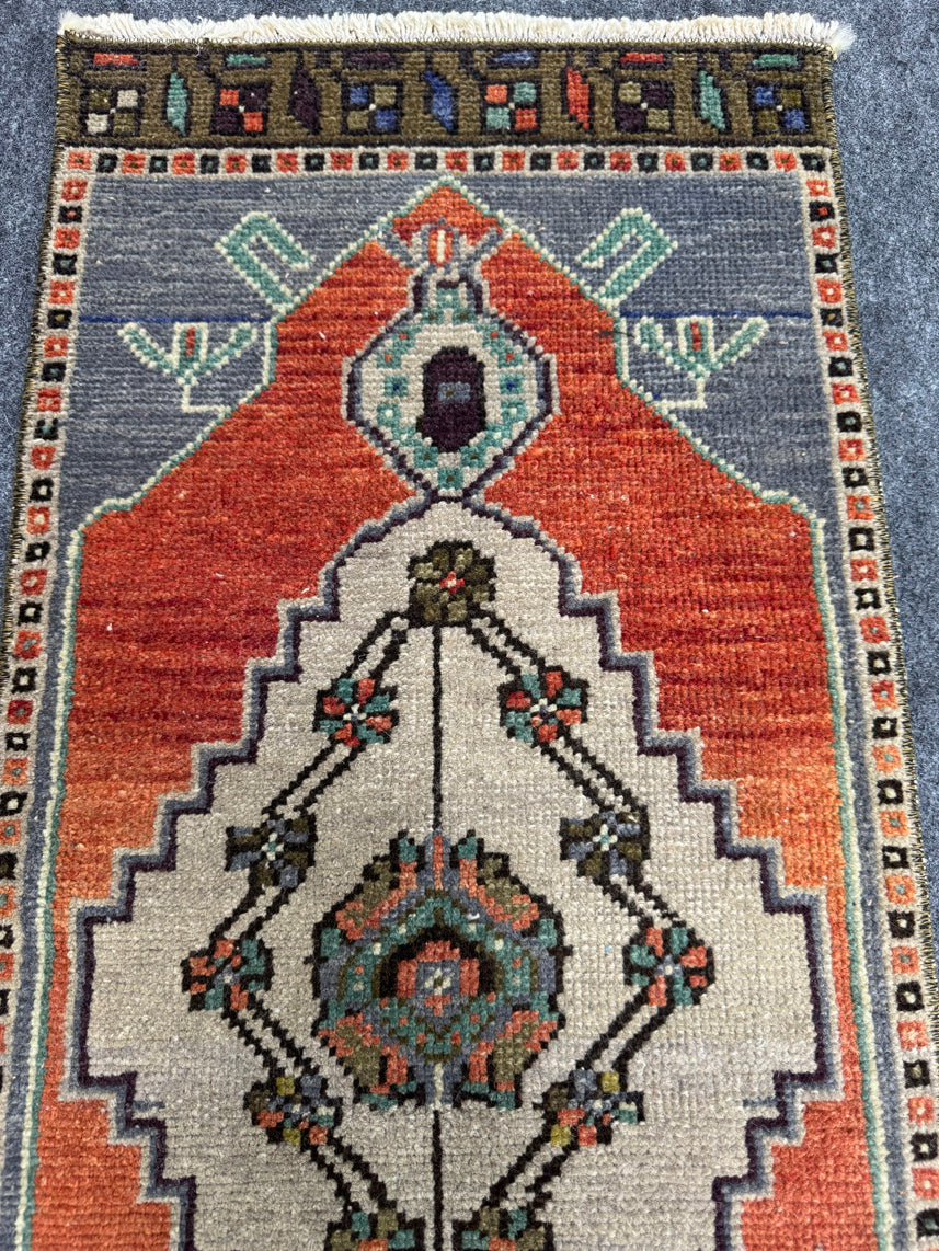 Turkish Yastik Rug 1'3" x 3' #24039