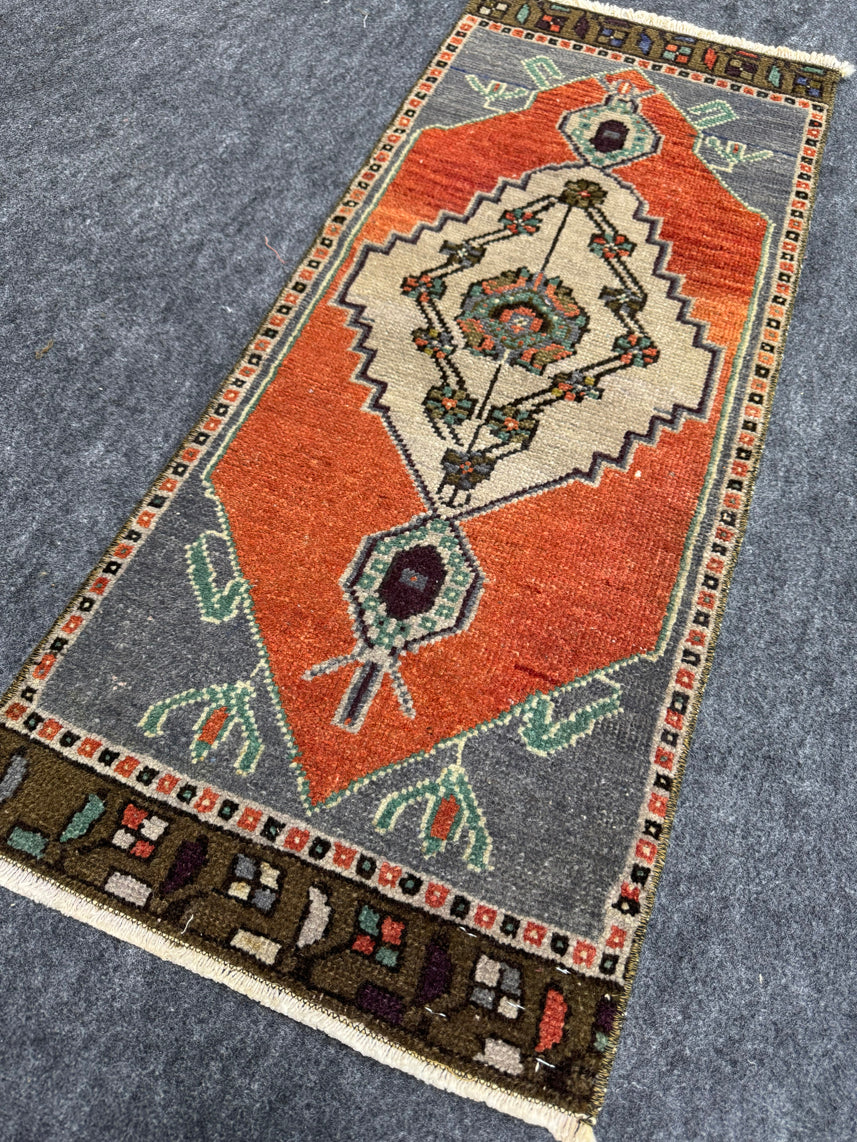 Turkish Yastik Rug 1'3" x 3' #24039