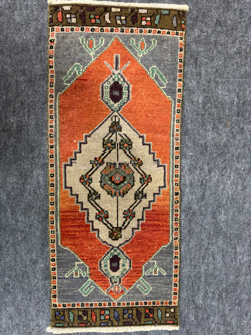 Turkish Yastik Rug 1'3" x 3' #24039