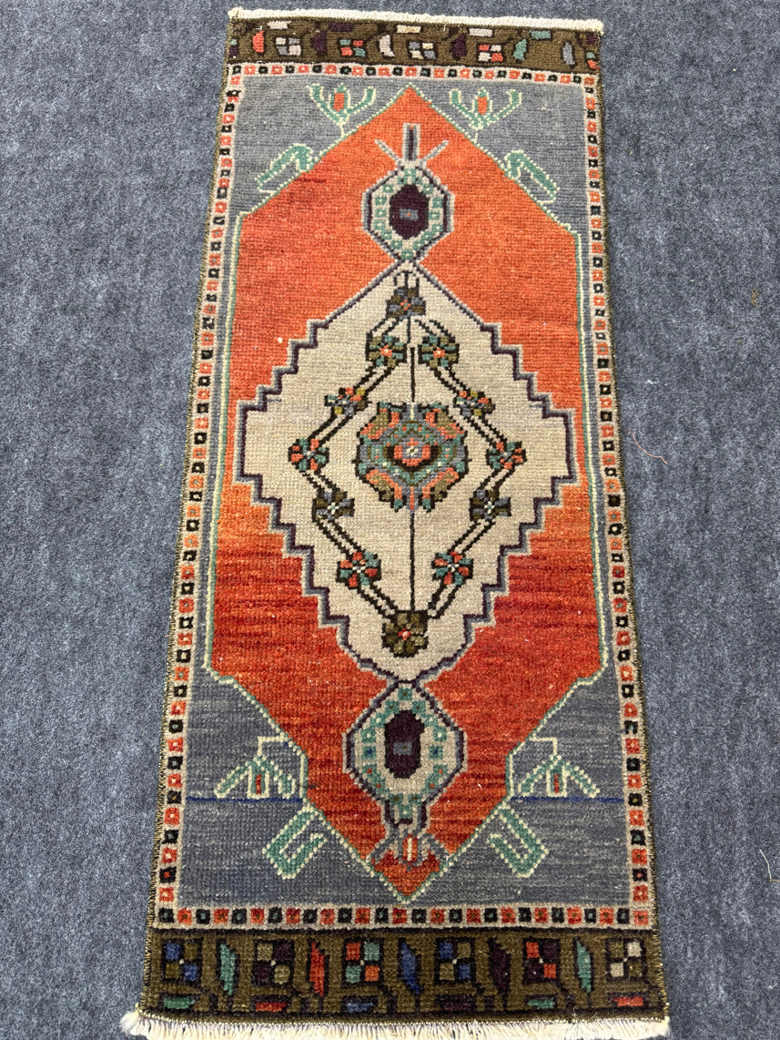 Turkish Yastik Rug 1'3" x 3' #24039