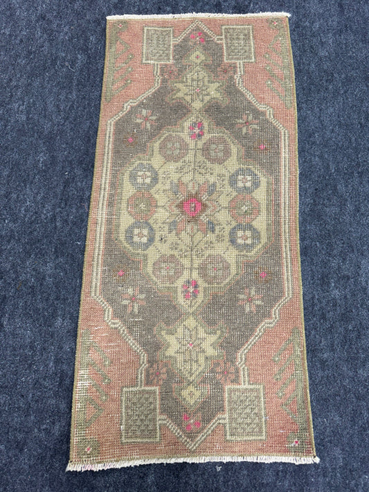 Turkish Yastik Rug 1'5" x 3'1" #24032