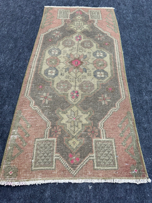 Turkish Yastik Rug 1'5" x 3'1" #24032
