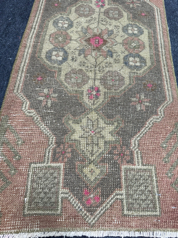 Turkish Yastik Rug 1'5" x 3'1" #24032