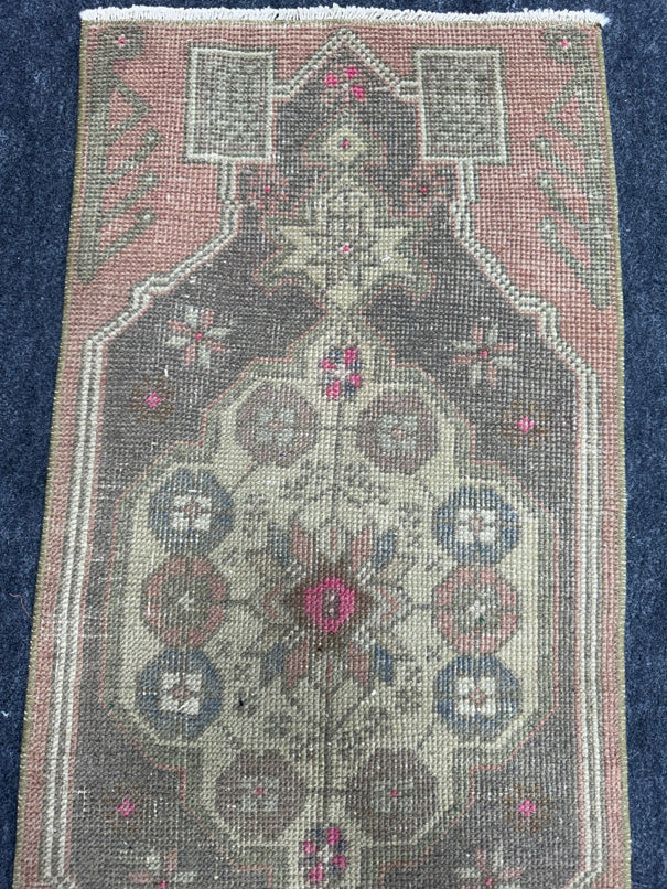 Turkish Yastik Rug 1'5" x 3'1" #24032