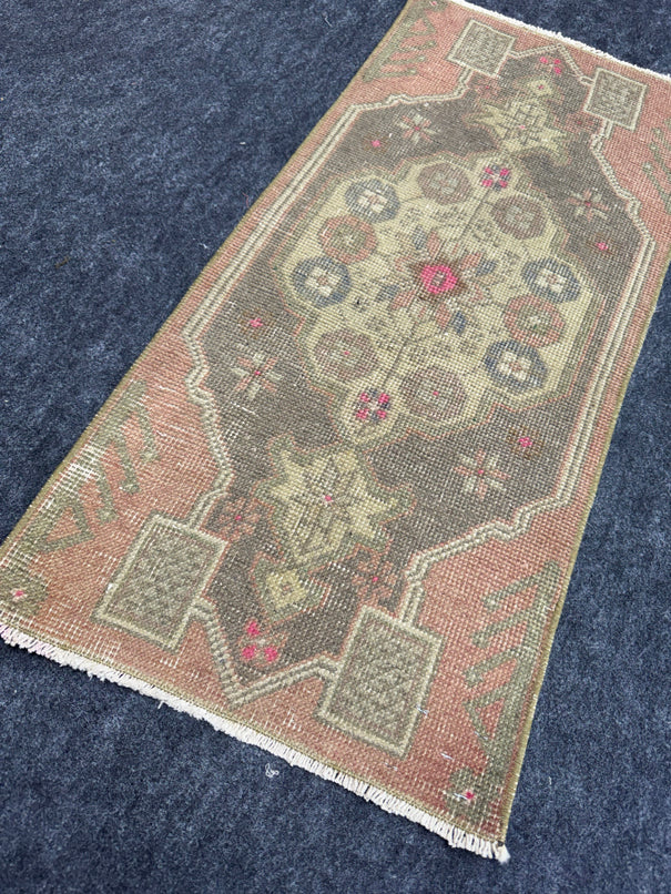 Turkish Yastik Rug 1'5" x 3'1" #24032