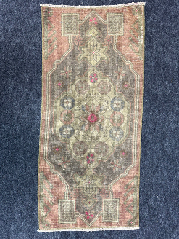 Turkish Yastik Rug 1'5" x 3'1" #24032
