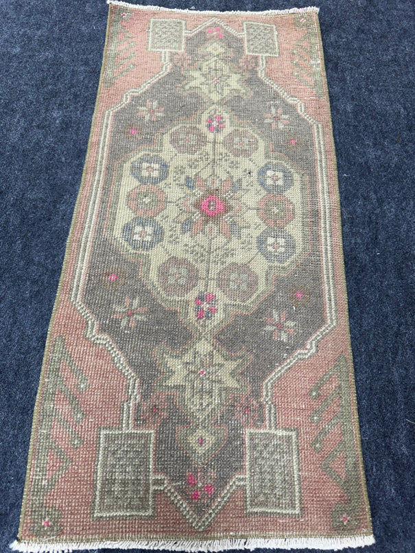 Turkish Yastik Rug 1'5" x 3'1" #24032
