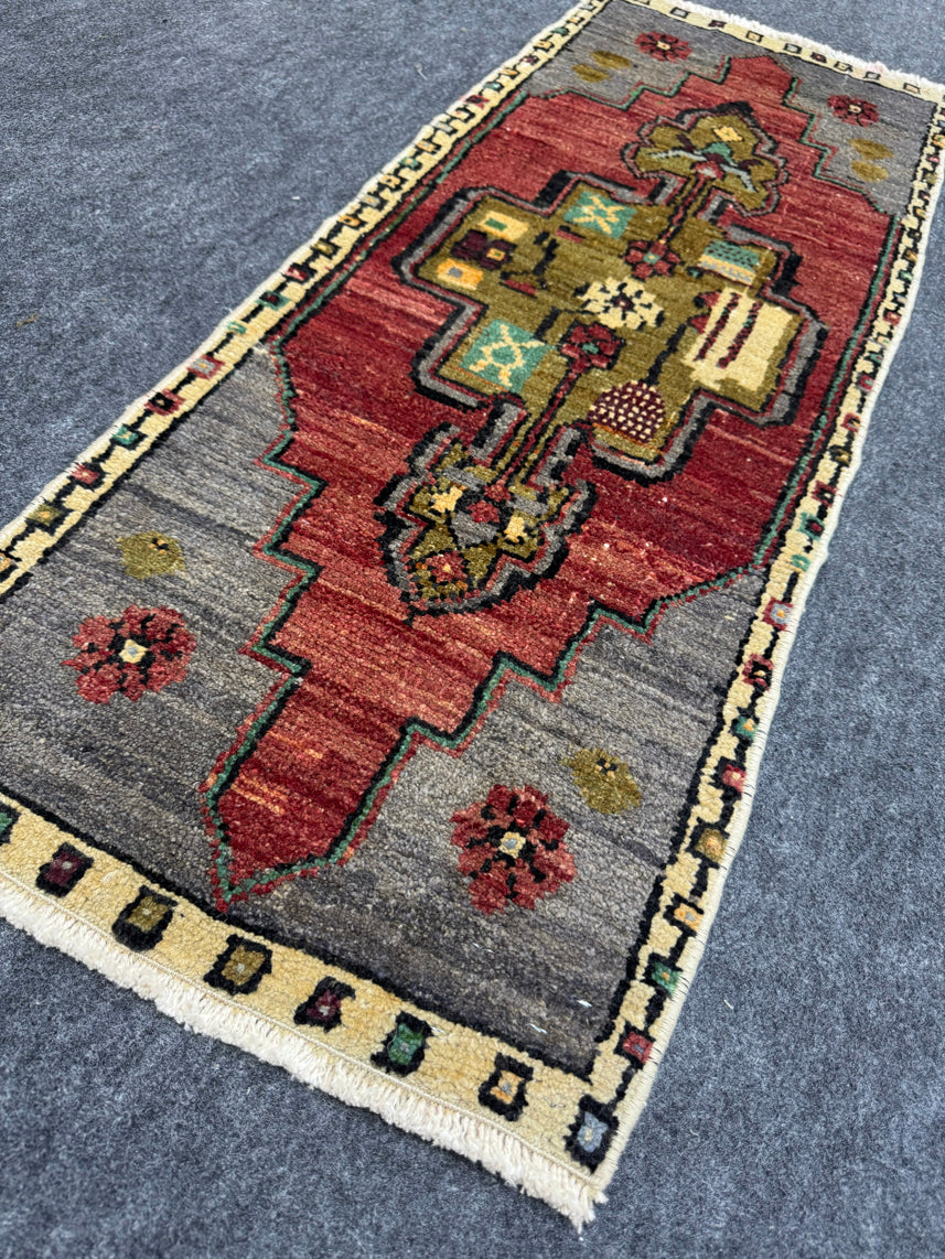 Turkish Yastik Rug 1'6" x 3'10" #24002