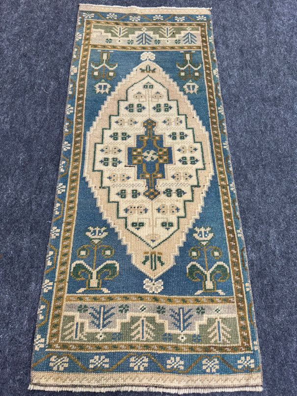 Turkish Yastik Rug 1'7" x 3'10" #24004