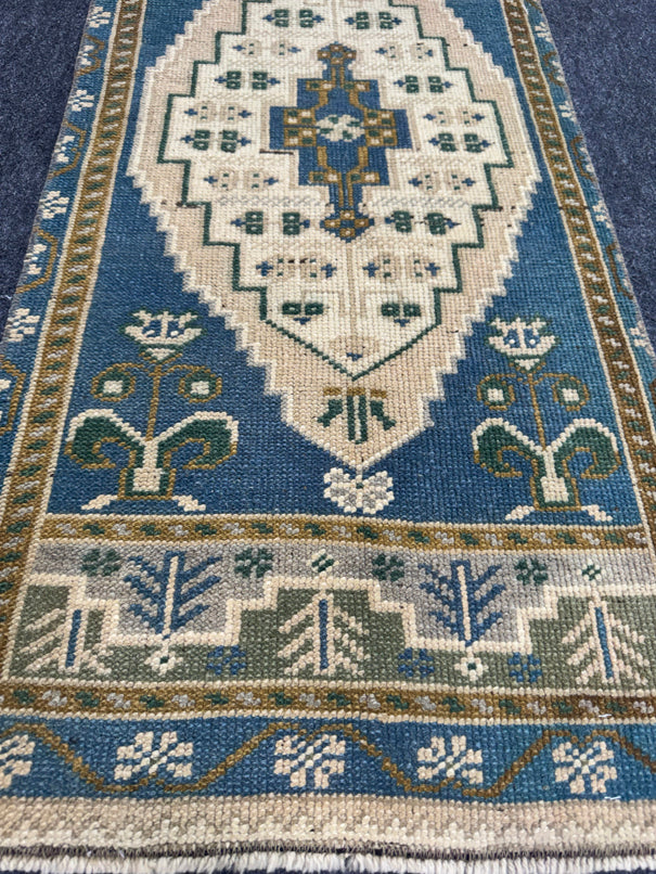 Turkish Yastik Rug 1'7" x 3'10" #24004