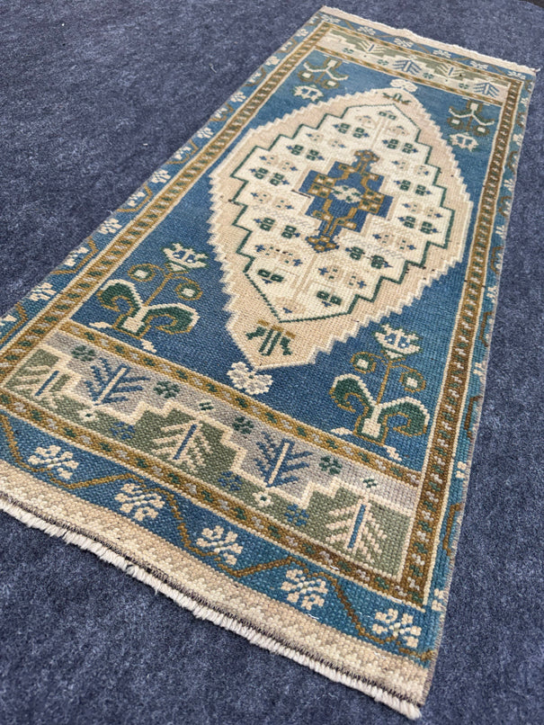 Turkish Yastik Rug 1'7" x 3'10" #24004