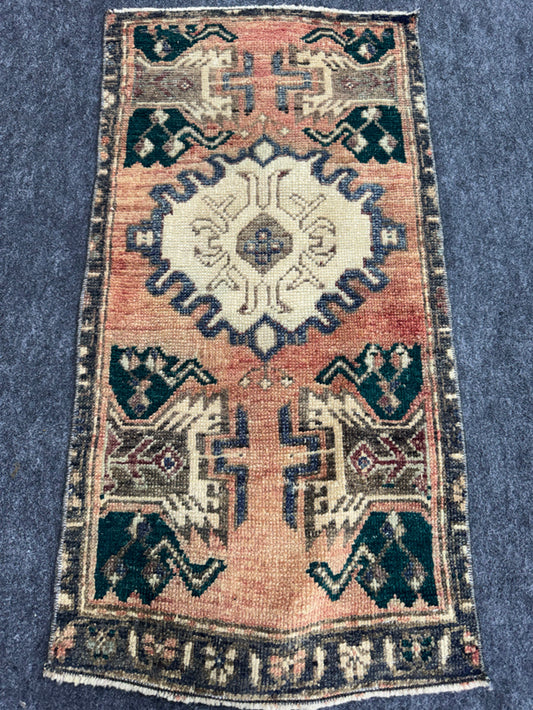 Turkish Yastik Rug 1'7" x 3' #24005