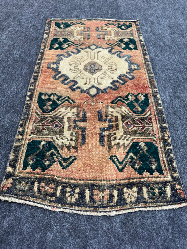 Turkish Yastik Rug 1'7" x 3' #24005