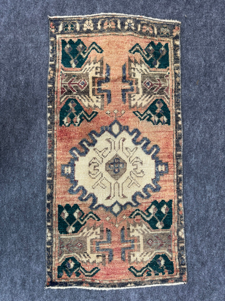 Turkish Yastik Rug 1'7" x 3' #24005
