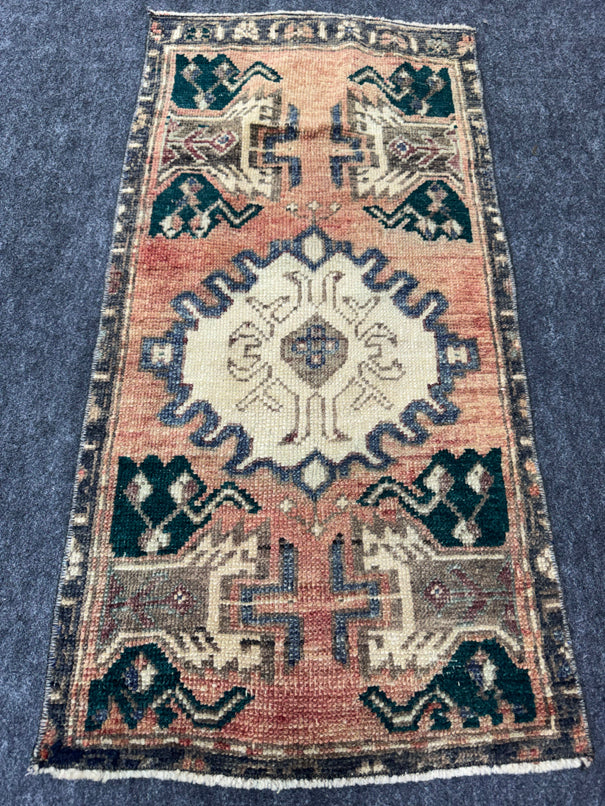 Turkish Yastik Rug 1'7" x 3' #24005