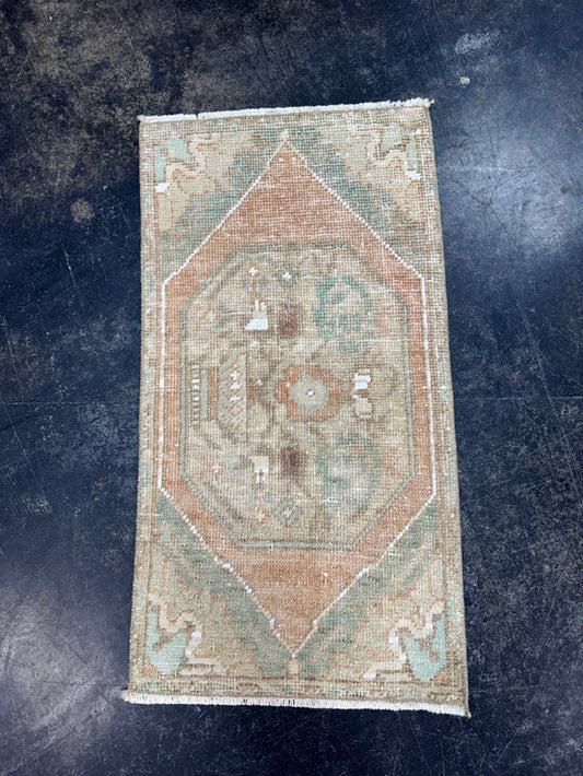 Turkish Yastik Rug 1'5" x 2'8" #24193